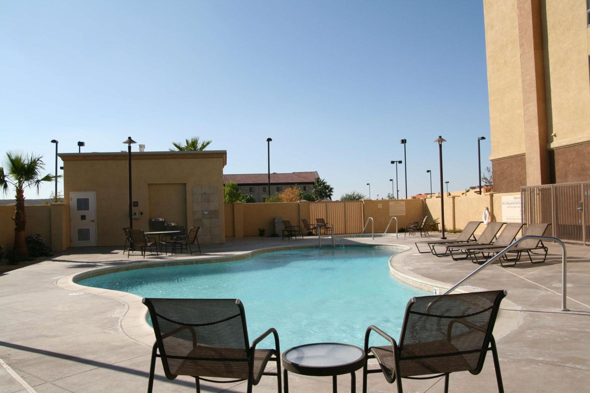 Hampton Inn And Suites Барстоу Екстериор снимка